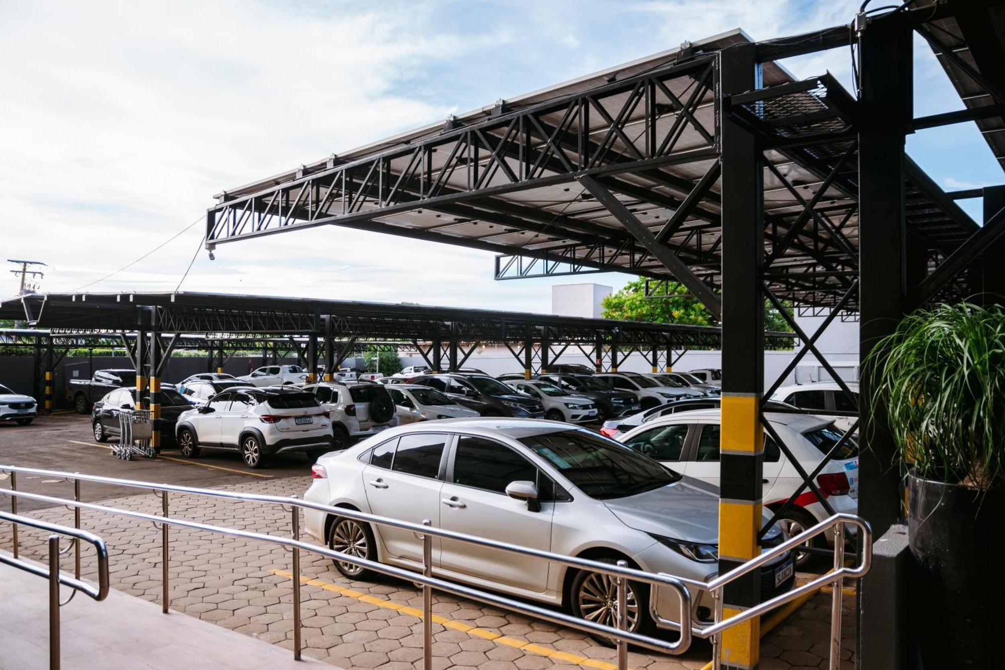 Hotel Vale Verde กัมโปกรันเด ภายนอก รูปภาพ